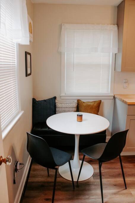 Cozy House Near Lake Erie, 10 Minutes To Downtown. كليفلاند المظهر الخارجي الصورة