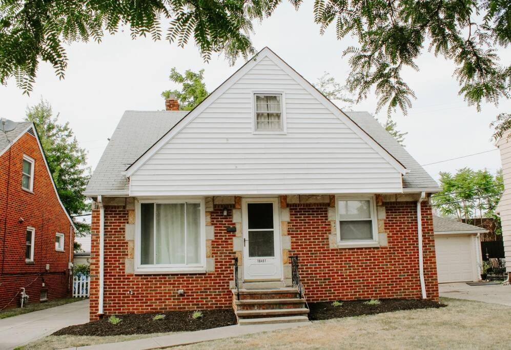 Cozy House Near Lake Erie, 10 Minutes To Downtown. كليفلاند المظهر الخارجي الصورة