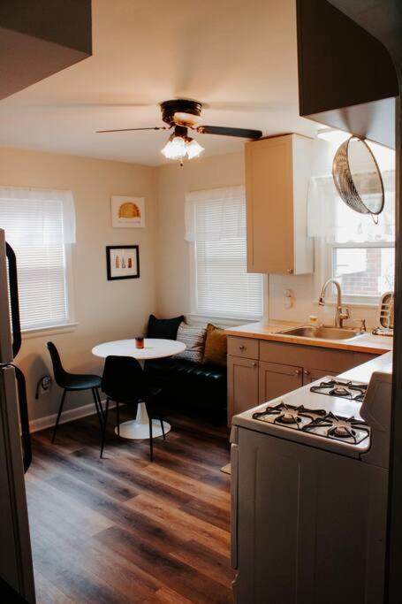 Cozy House Near Lake Erie, 10 Minutes To Downtown. كليفلاند المظهر الخارجي الصورة